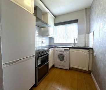 2 bedroom semi-detached house to rent - Photo 4