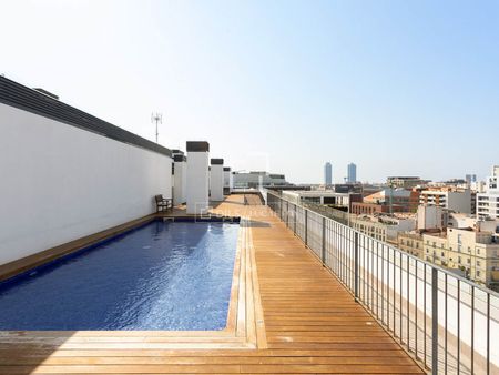 Excellent 4 Bedroom apartment with 25m² terrace for rent in Poblenou, Barcelona - Photo 2