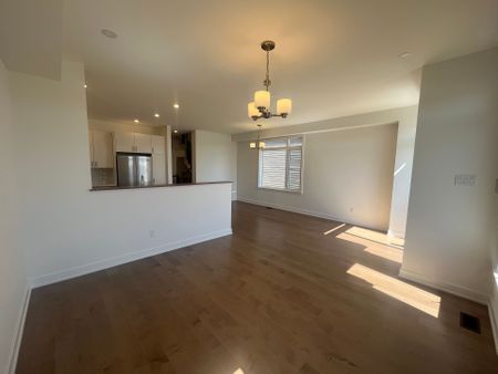 For Lease - 6044 David Weins Street, Stittsville - Munster - Richmond, Ontario - Photo 3