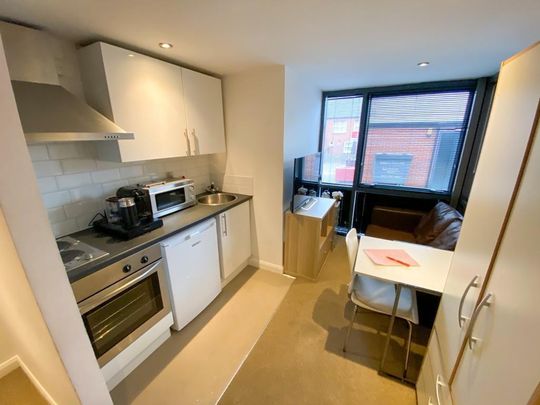 Studio to rent - Photo 1