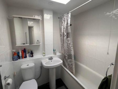 2 bedroom flat to rent - Photo 3