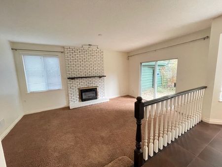 Spacious and Bright Three Bedrooms Plus Games Room (4th Bed) and Three Bathrooms - Photo 3