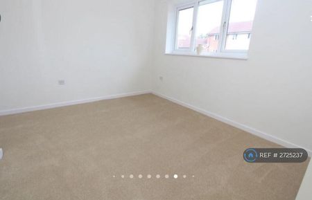2 bedroom end of terrace house to rent - Photo 4