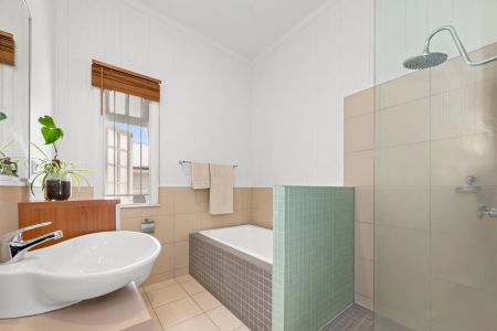 Charming 1920s Family Home with Entertainer’s Veranda – Under 7km from CBD - Photo 5