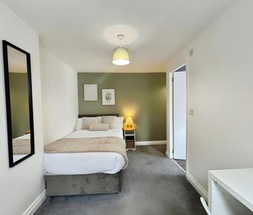 1 bedroom in a house share to rent - Photo 2