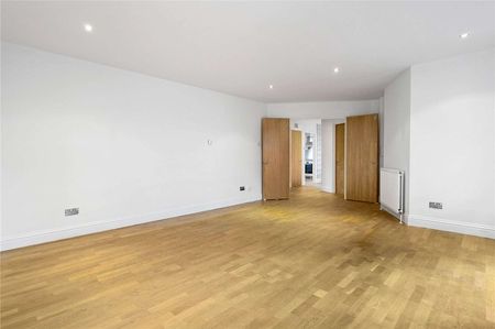 A well proportioned lateral 2 bedroom, 2 bathroom property located on a quiet side road close to Spitalfields market. - Photo 5