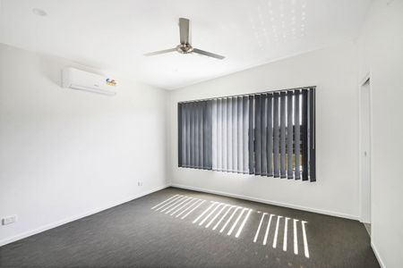 Lovely Four Bedroom home Sunshine Cove Estate - Photo 3