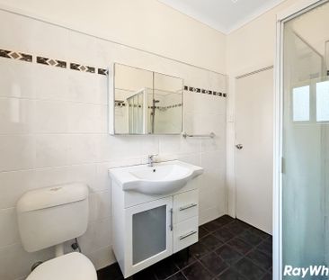 Freestanding 4 Bedroom Home - Photo 4