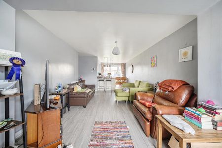 3 bedroom detached house to rent - Photo 4