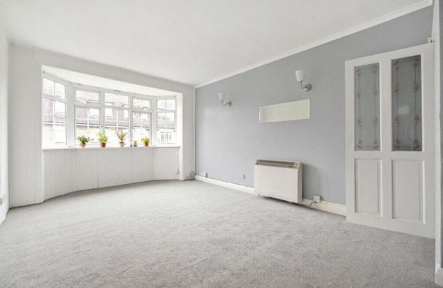 4 bedroom flat to rent - Photo 1