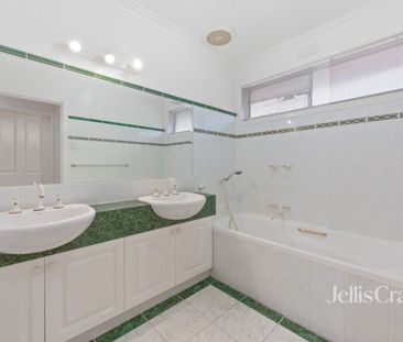 Exceptional Family Home within Viewbank College Zone - Photo 5