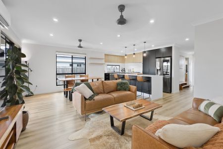 Absolutely Stunning home in the sought after Richmond Hills - Photo 5