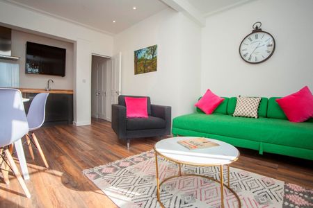 2 Bed Flat, St. Philips, BS2 - Photo 3