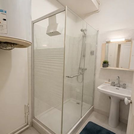 Location Appartement 2 pièces 40m² NICE 06100 - Photo 4