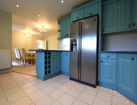 5 Bedroom Detached To Let - Photo 4