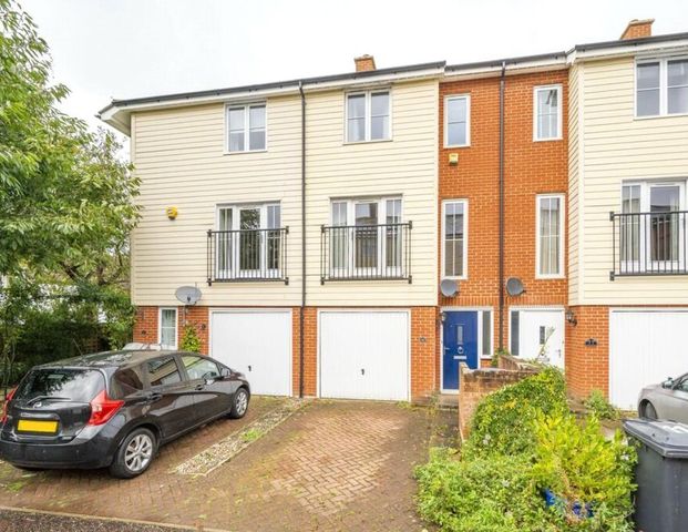 3 bedroom house to rent Priory Gardens, Sudbury, CO10 - Photo 1