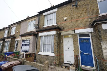1 bedroom in a house share to rent - Photo 3