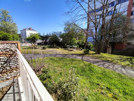 T1 AVEC TERRASSE ET PARKING COLLECTIF - VILLEURBANNE ... - Photo 3