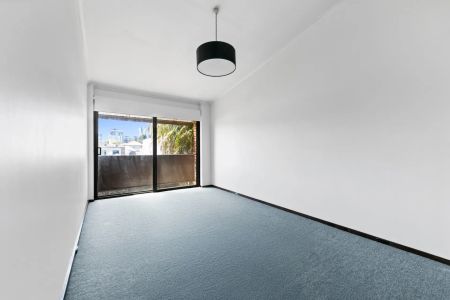 Spacious 3-Bedroom Townhouse in the Heart of South Yarra - Photo 5