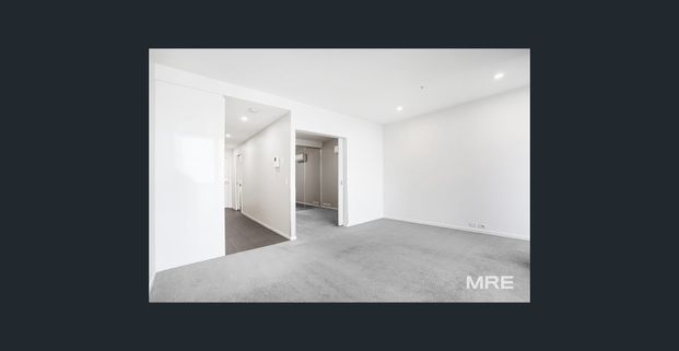 Bright, spacious and central - Photo 1