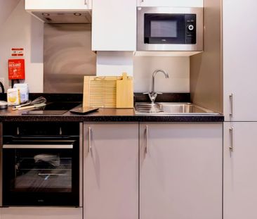 Classic 2 Bedroom Apartment - Photo 3