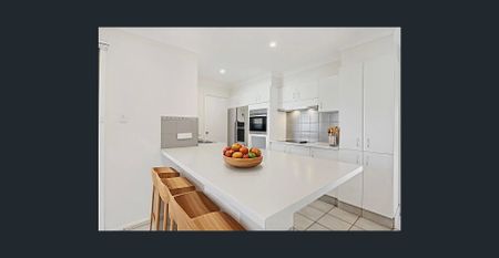 Modern Family Home Conveniently Located - Photo 4