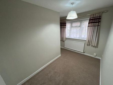 3 bedroom semi-detached house to rent - Photo 4