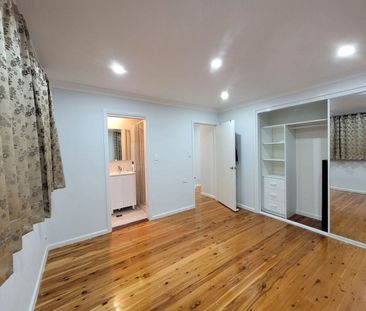 Renovated 3 bedroom 2 bathroom house available for rent - Photo 3