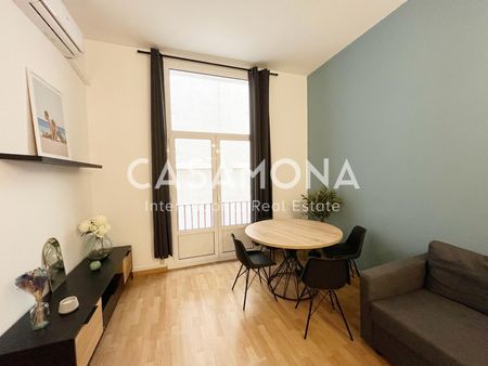 Cozy 2-Bedroom Apartment with Terrace in Central Gótico - Photo 3