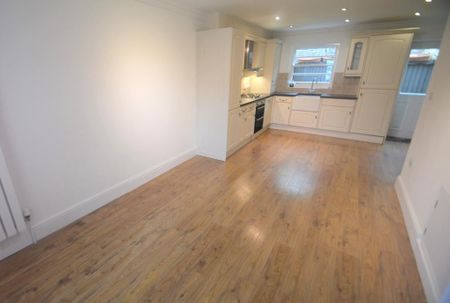 3 bedroom terraced house to rent - Photo 4