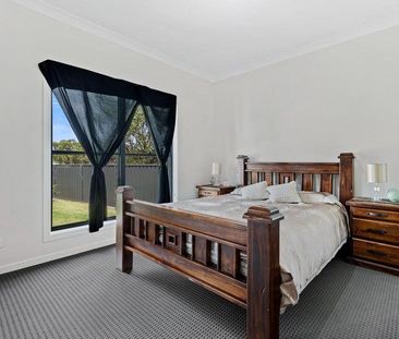 Modern Family Home - Photo 4