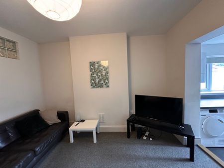 4 bedroom house - Photo 2