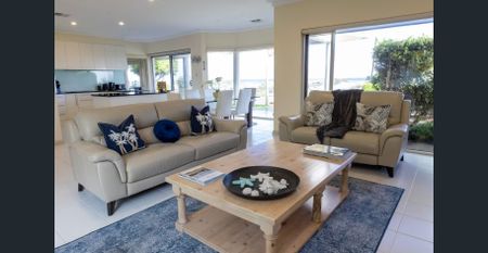 4 Bedroom Beachfront Property - Short-term Rental - Photo 3