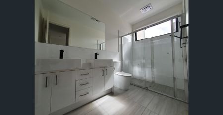 ListedAS - Amazing 3 Bedroom Townhouse - Photo 4