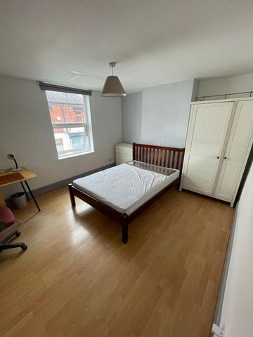 4 bedroom flat to rent - Photo 5