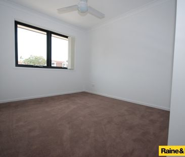 Beautiful Townhouse in Quiet Complex - Photo 3