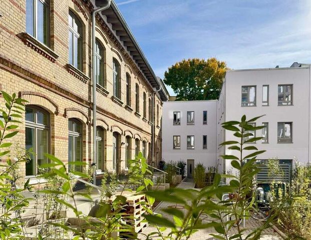 Erstbezug: Charmante Maisonette mit Terrasse in historischer Remise - Foto 1