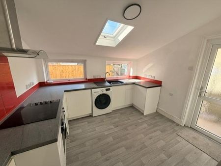 2 bedroom flat to rent - Photo 4