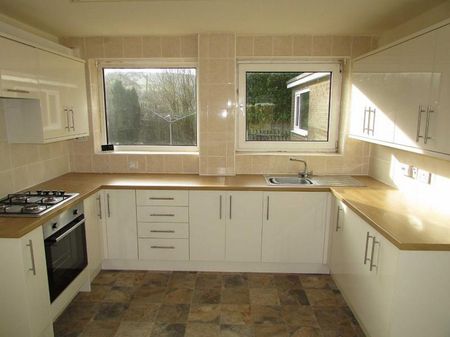 4 Bedroom Detached To Let - Photo 3