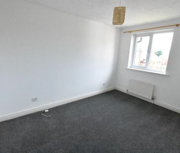 2 bedroom mews to rent - Photo 2