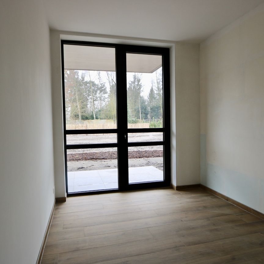 Gelijkvloersappartement met 2 slpkrs, terras, tuin en staanplaats. - Photo 1