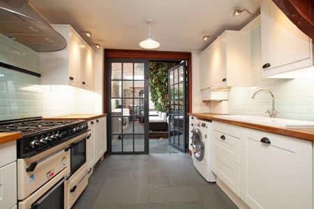 3 bedroom maisonette to rent - Photo 4