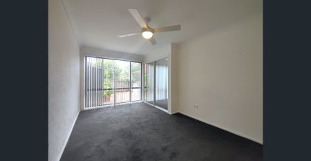 Three bedroom home - Photo 4