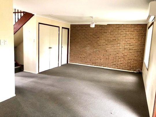 Spacious Three Bedroom Townhouse With Air Conditioning - Photo 1