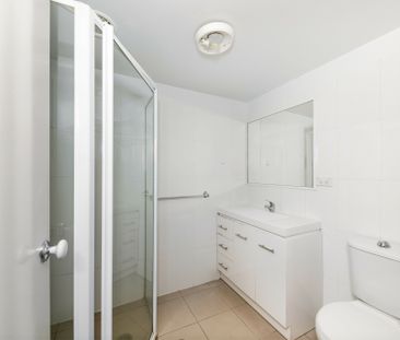 Convenient Living with Space and Comfort - Photo 2