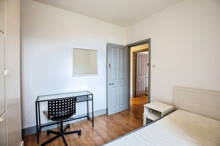 3 Bed Flat, Tyrwhitt Road, SE4 - Photo 4