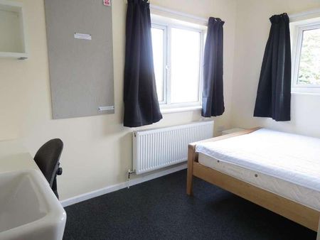 Bedroom Detached House In Winton, BH9 - Photo 3