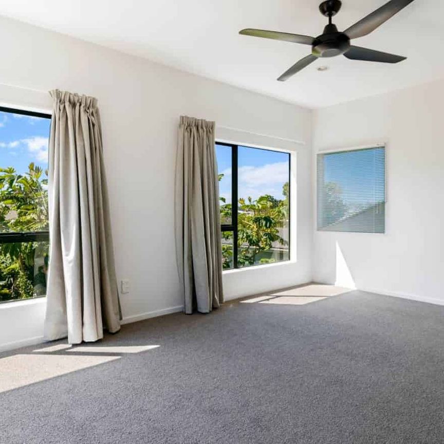 4 Bedroom Home - Glenfield - Photo 1