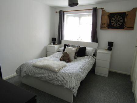 2 bed Terraced - To Let - Photo 4