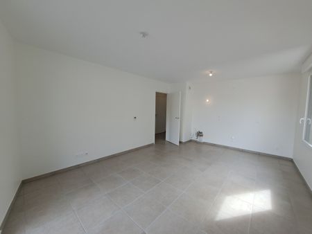 Location Appartement 3 pièces 61m² THONON LES BAINS 74200 - Photo 2